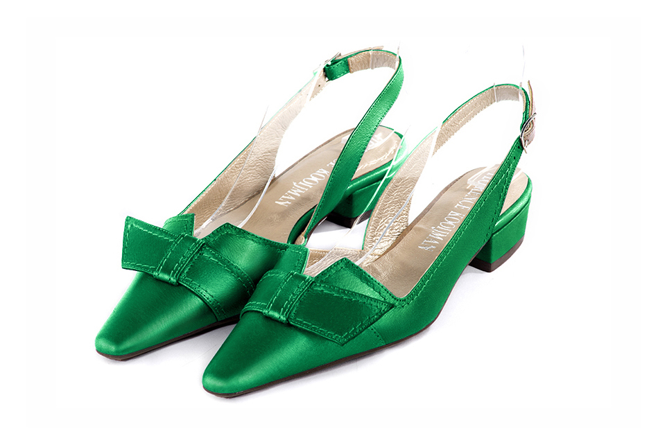 Women's emerald green elegant slingback heels, with a bow on the front. Tapered toe. Low block heels - Front view